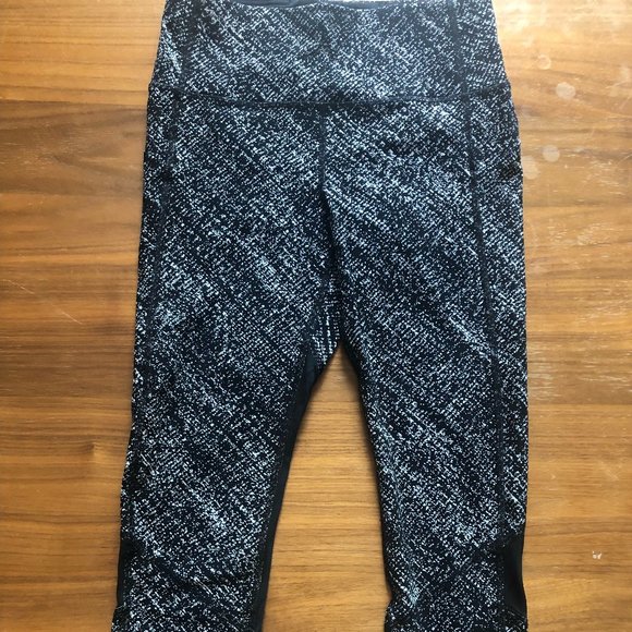 Lululemon Pace Rival Hi-Rise Crop- Size 6 - Picture 1 of 3